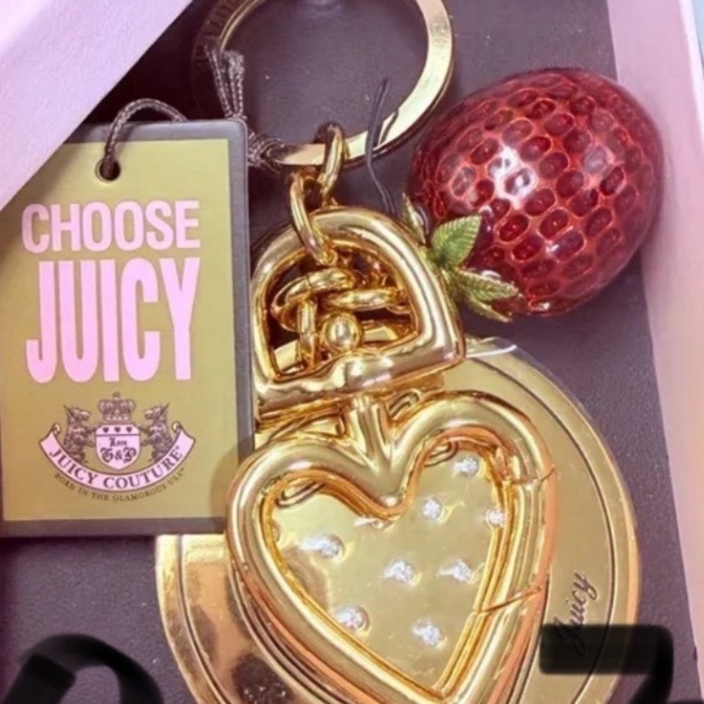 Juicy Couture‎ Vintage Strawberry Gold Tone Heart Key fob Purse Charm New - Picture 3 of 12